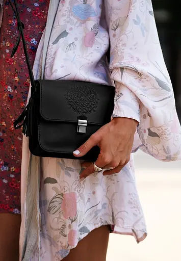 Кожаная женская бохо-сумка Лилу черная - фото 2