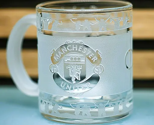 Скляна чашка 320мл ФК Манчестер Юнайтед Manchester United з гравіюванням подарунок для фаната кружка кругова - фото 3
