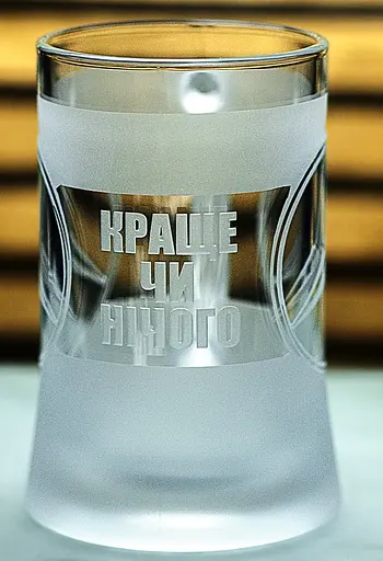 Пивний кухоль Mercedes-Benz 660 мл з гравіюванням Подарунок автолюбителю  Келих з логотипом авто Мерседес та легендарний слоган - фото 5