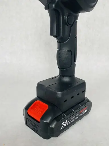 Акумуляторна ланцюгова міні пила 4 дюйма 24Vf для обрізки дерев і розпилювання дров у пластиковому кейсі Чорна - фото 4