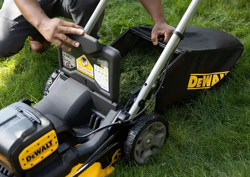 Газонокосарка акумуляторна DeWALT з АКБ та ЗП DCMWP134W2 - фото 11