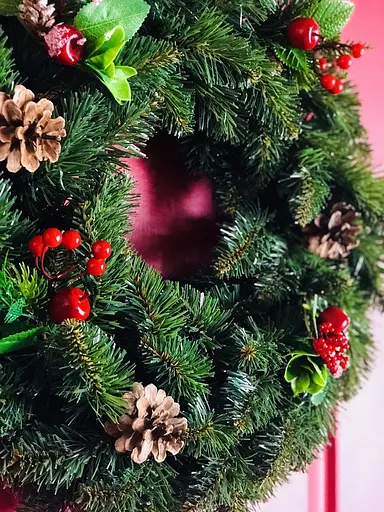 Рождественский венок Hvoya Elegant из искусственной хвои с зеленым декором 50 см - фото 8