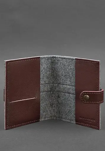 Фетровая обложка для паспорта 1.1 с кожаными бордовыми вставками - фото 3