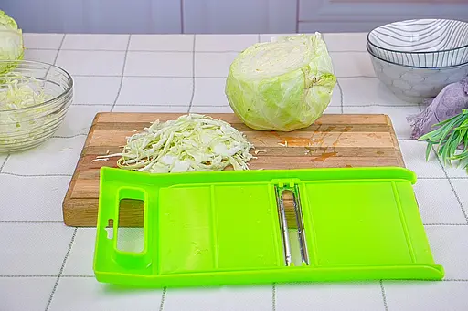 Ручна пластикова шинковка для капусти та нарізки овочів та фруктів з плаваючим лезом (34х14.5 см), Kitchette Салатовий 85424 - фото 9