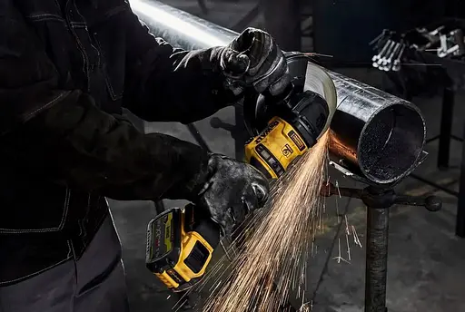 Шлифмашина угловая аккумуляторная DeWalt без АКБ и ЗУ DCG440N - фото 4