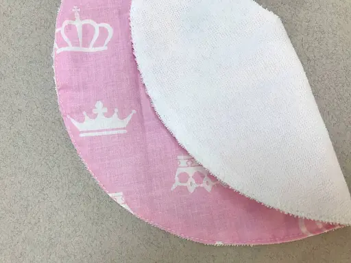 Непромокаемый слюнявчик Moontime "Короны розовые" - фото 2