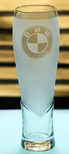 Пивний крафтовий келих 440 мл з гравіюванням БМВ BMW подарунок для автолюбителя  кухоль для пива з логотипом авто - фото 1