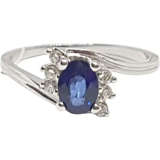 Золотое кольцо Гелиос с бриллиантами и сапфиром. Артикул 55062626BS332 17,5