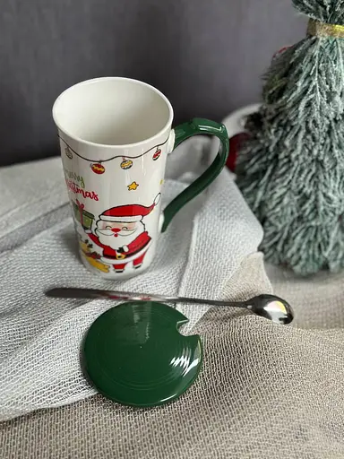 Новорічний кухоль Olens 102-1088 Біг-санта кераміка з кришкою та ложкою 380 мл Зелений - фото 5