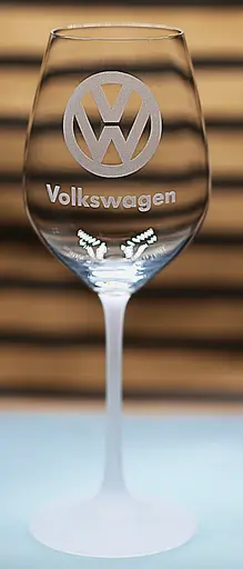 Винний келих 480мл з гравіюванням Фольксваген Volkswagen  подарунок для автолюбителя  скляний фужер з логотипом - фото 1