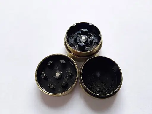 Гриндер для подрібнення тютюну HL-246 Велосипед Gold (17459) - фото 4