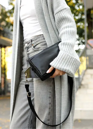 Женская кожаная сумка бананка Sambag Harvi черная 24×16×6 см (88213101) - фото 5