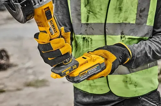 Шлифмашина угловая аккумуляторная DeWalt с АКБ и ЗУ DCG405H2T - фото 7