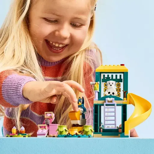 Конструктор LEGO Bluey Веселье из Блуи и Хлоей на игровой площадке 104 детали (11201) - фото 10