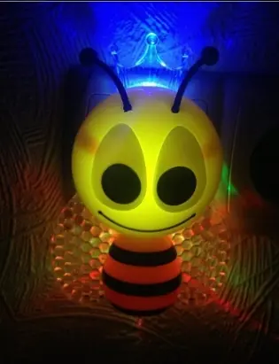 Светильник ночной детский Brille Пчелка с сумеречным датчиком LED-60 32-470 - фото 3