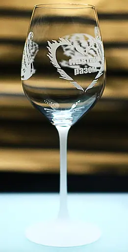 Винний келих 480 мл з гравіюванням Лебеді весільні фужери подарунок на річницю для коханих - фото 3