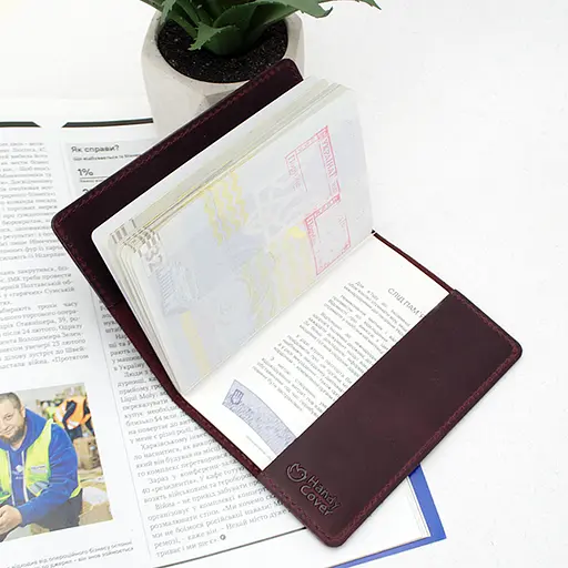 Обложка кожаная на загранпаспорт "Карта" (бордовая) - фото 5