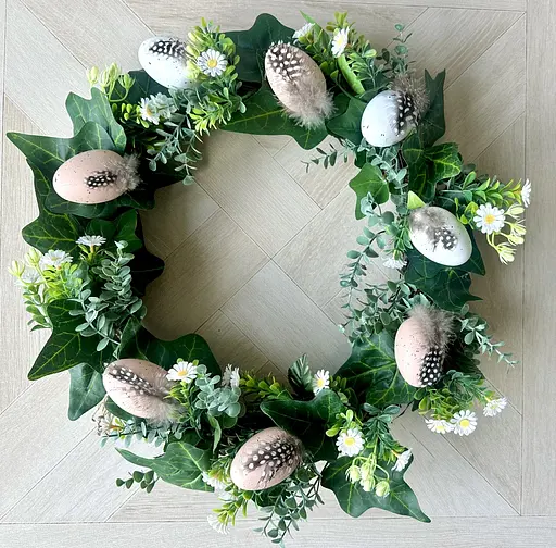 Декоративный венок Hvoya Пасхальный с яйцами, ромашками и весенней зеленью 45 см - фото 2