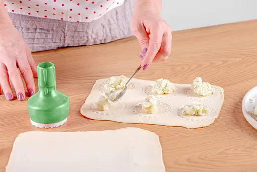 Вареничниця механічна ручна прес форма для вареників машинка для вареників Зелений, Kitchette 86309 - фото 4