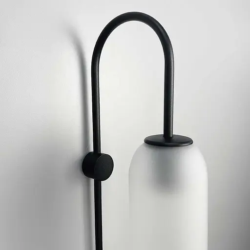 Настінний дизайнерський світильник-репліка Line F у чорному корпусі Арт. W 101/1 BK+WT - фото 2