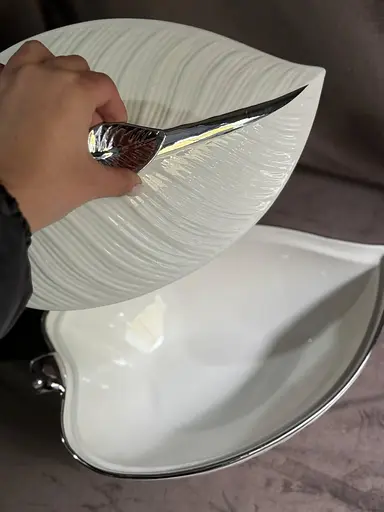 Салатница в форме листа с крышкой стильная керамическая миска Белый с серебряным - фото 2