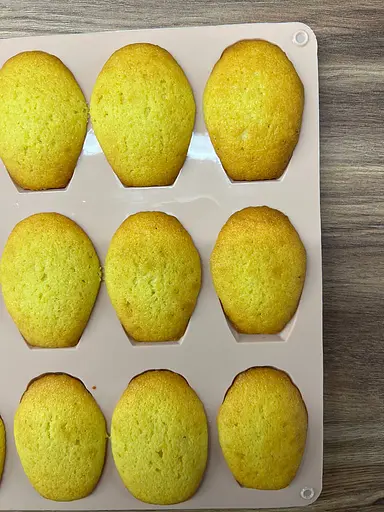 Форма силиконовая для выпечки печенья Мадлен на 18 ракушек 32х24х1.4 см C381, Kitchen Master Серый 87173 - фото 4