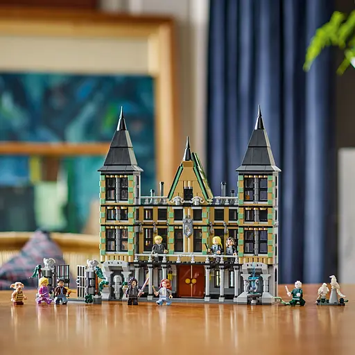Уценка. Конструктор LEGO Harry Potter Имение семьи Малфой 1601 деталь (76453) - фото 3