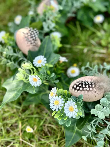 Декоративный венок Hvoya Пасхальный с яйцами, ромашками и весенней зеленью 45 см - фото 4