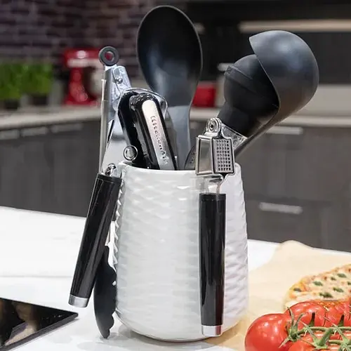 Набор кухонных принадлежностей с керамической подставкой KitchenAid Classic 6 предметов черный белый (KQG561BXOBE) - фото 3
