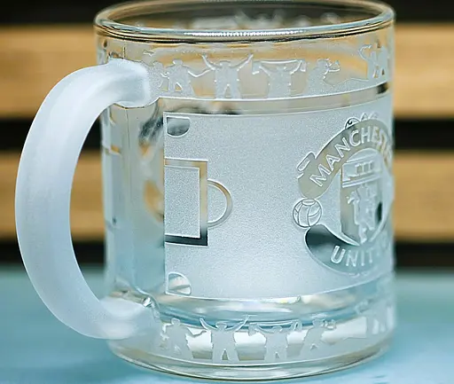Скляна чашка 320мл ФК Манчестер Юнайтед Manchester United з гравіюванням подарунок для фаната кружка кругова - фото 2