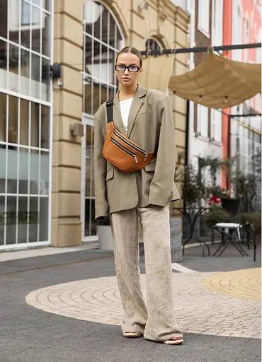 Большая женская кожаная сумка бананка Sambag Tirso Max рыжая 38×17×6 см (81341121) - фото 3