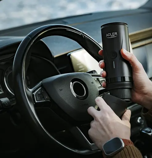 Портативная кофеварка Adler AD 4400 аккумулятор 7500 мАч давление 20 бар питание от USB для молотого кофе и капсул Nespresso - фото 9