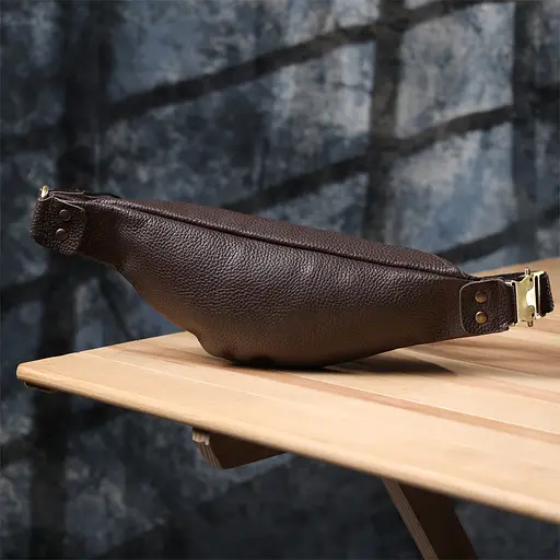 Модна сумка бананка для чоловіків із зернистої натуральної шкіри SHVIGEL 29х11х4,5 см sum0027466 - фото 10