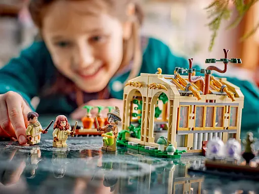 Конструктор LEGO Harry Potter Замок Гогвортс: урок гербології 390 деталей (76445) - фото 15