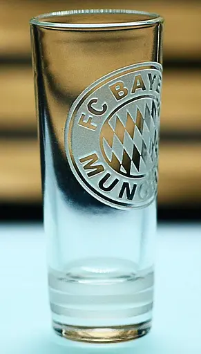 Стеклянная рюмка 60мл ФК Bayern München Бавария с гравировкой подарок для фаната футбольный стопка - фото 2