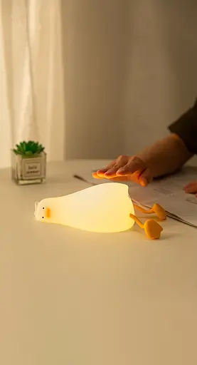 Силиконовый ночник "Лежащая утка" с подставкой для телефона - фото 3