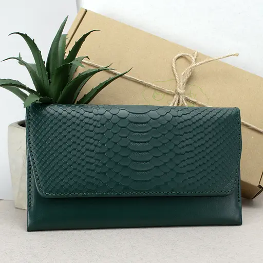 Кошелек женский кожаный Leona зеленый питон - фото 1
