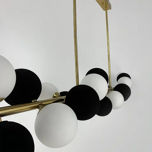 Удлиненная латунная люстра HOLLY L с черно-белыми плафонами Line.F MJ 191-1120 AB+WT+BK - фото 4