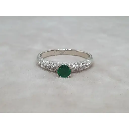 Золотое кольцо с бриллиантами и цаворитом. 121328 18,5 - фото 4