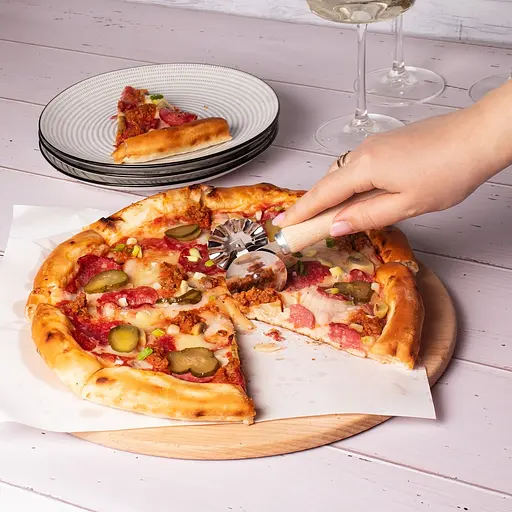 Багатофункціональний з'єднувальний ніж 2 в 1 для піци та тіста з роликом та дерев'яною ручкою 15.5 см, Kitchette 85667 - фото 4