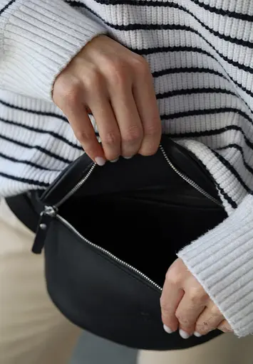 Шкіряна поясна сумка чорна - фото 5