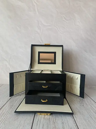 Скринька трансформер для прикрас з екошкіри з тисненням (чорний) - фото 1