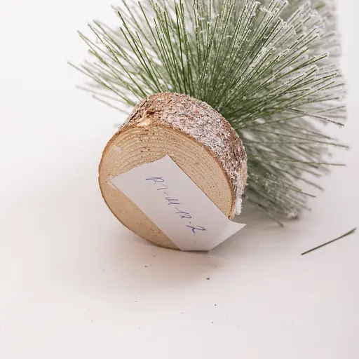 Новорічна декоративна настільна ялинка зимова Стріла 25 см на дерев'яній підставці Lugi SOK-М-12-2 - фото 4