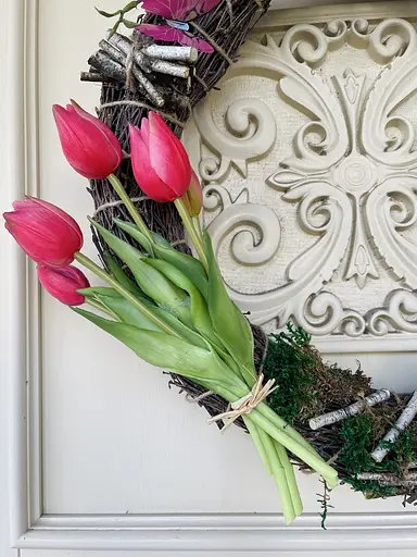 Весенний декоративный венчик Hvoya Весенняя роскошь с тюльпанами и котиками 45 см - фото 8