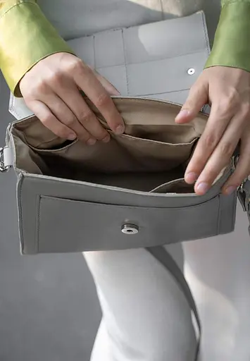 Женская кожаная сумка Ester серая - фото 4