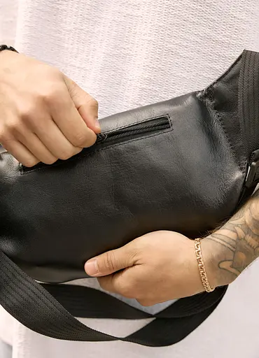 Большая мужская кожаная сумка на пояс бананка Sambag Tirso Max черная 38×17×6 см (81341101m) - фото 4