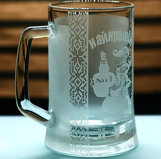 Пивний келих 660 мл Кум з гравіюванням  Кухоль Найкращий кум №1 подарунок для кума українському стилі - фото 2