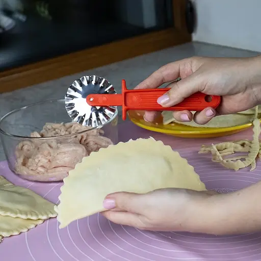 Ніж ролик фігурний зубчастий для тіста та вирізання чебуреків Ø65х185 мм, Kitchette 83367 - фото 3