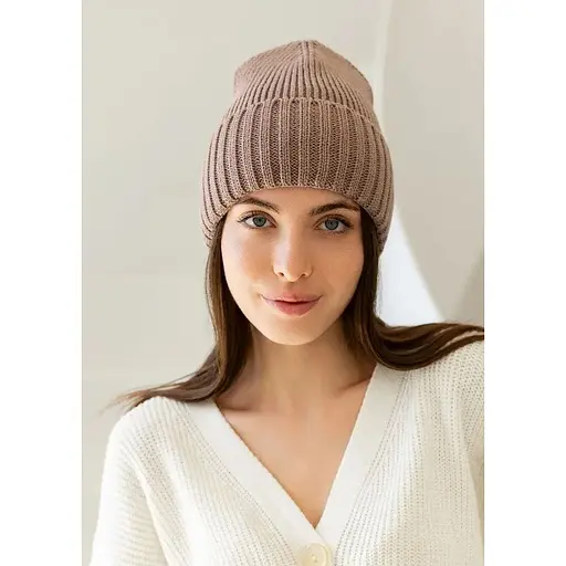 Женская вязаная шапка бини класик 20% шерсть с отворотом Светло Коричневый - фото 1