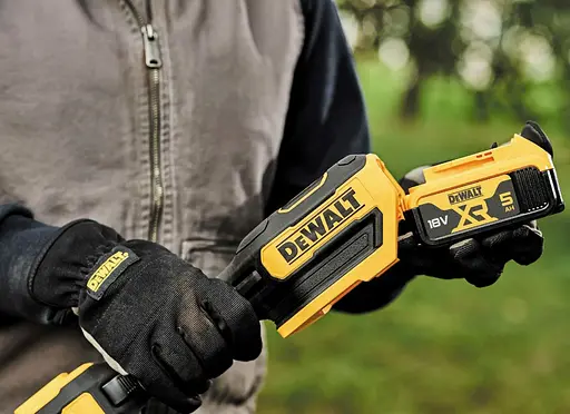 Акумуляторний триммер DeWalt з АКБ та ЗП DCMST561P1 - фото 7